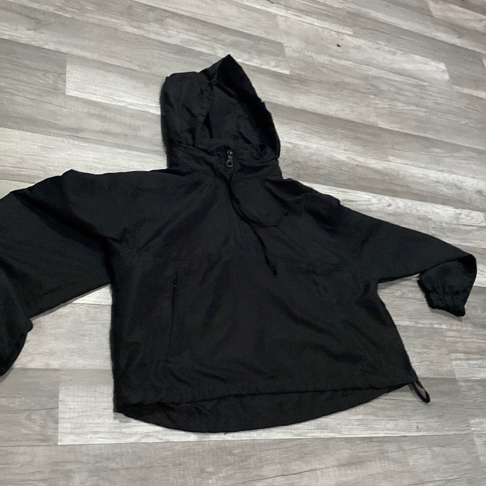 Cropped windbreaker